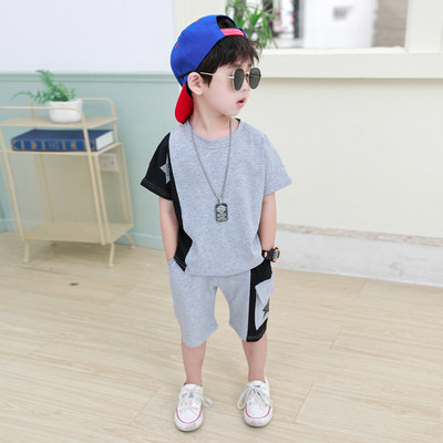 Nyári gyerek szett pólóból és vágott nadrágból zsebbel