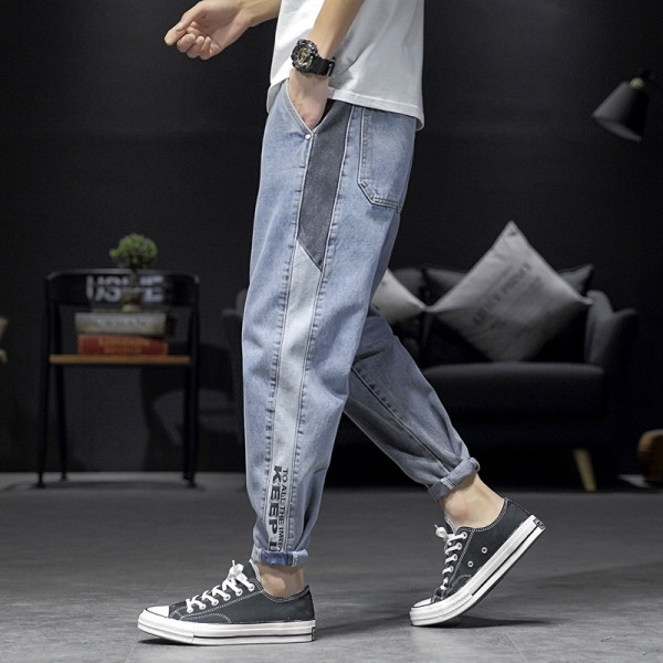 Mūsdienīgi vīriešu garie džinsi ar apmalēm un kabatām