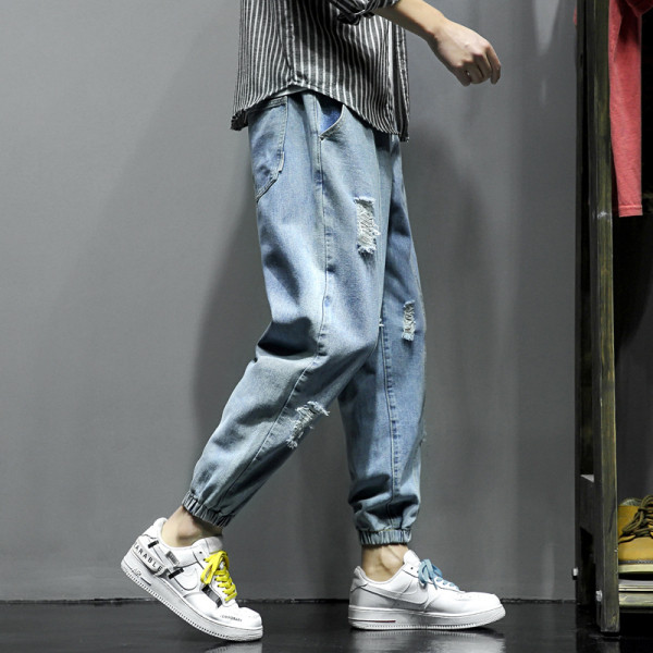 Ανδρικά τζιν με φαρδιά μοτίβα και τσέπες