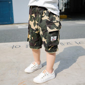 Gyerek 3/4-es terepszínű nadrág zsebekkel fiúknak