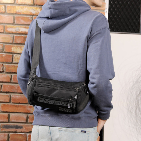 Férfi táska három színben, hosszú füllel