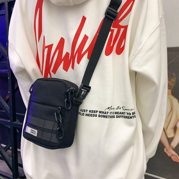 Férfi textil táska hosszú vállpánttal