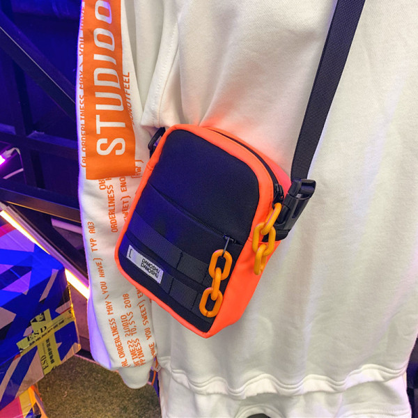 Férfi textil táska hosszú vállpánttal