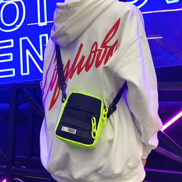 Férfi textil táska hosszú vállpánttal