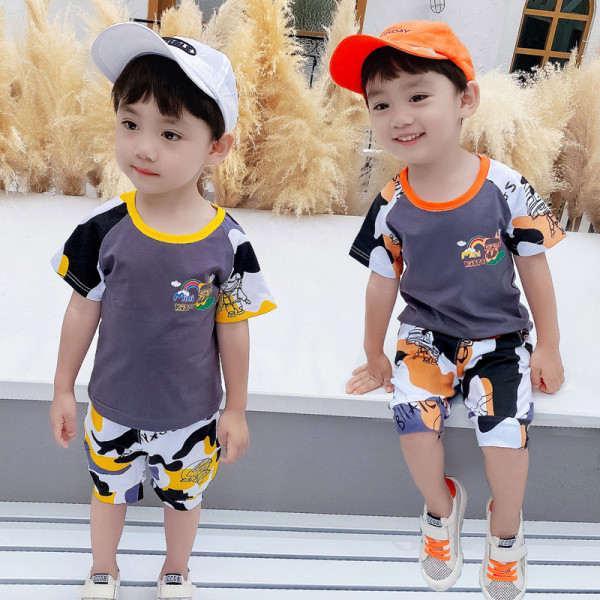 Új modell nyári szett pólóból és rövidnadrágból