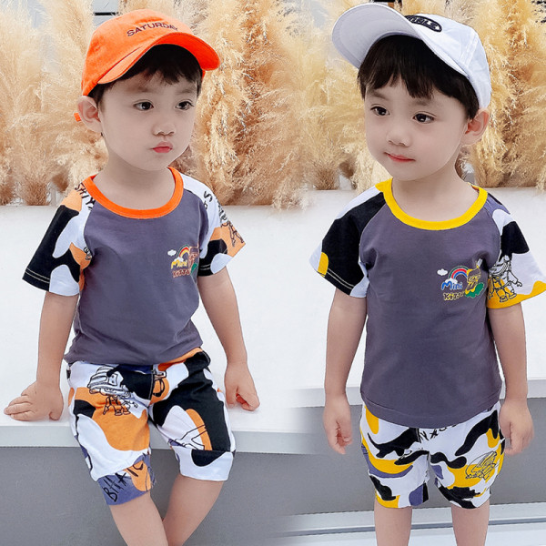 Új modell nyári szett pólóból és rövidnadrágból