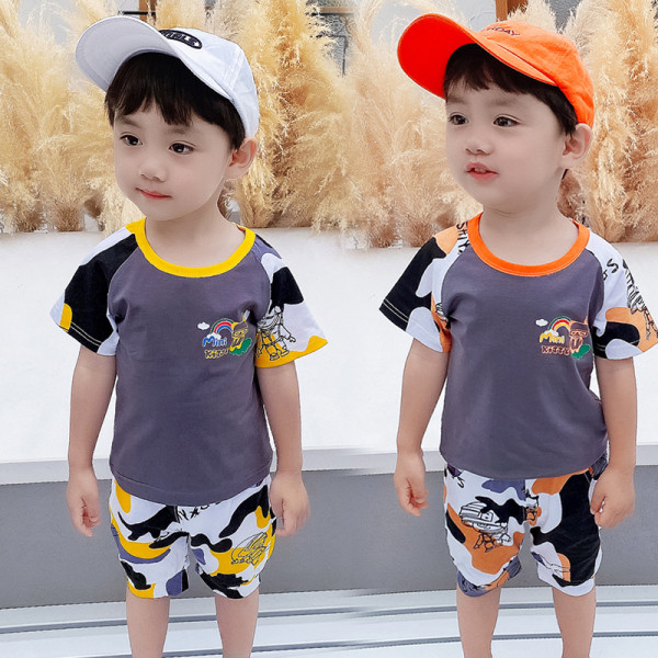 Új modell nyári szett pólóból és rövidnadrágból