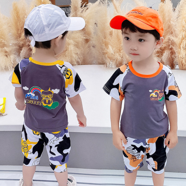 Új modell nyári szett pólóból és rövidnadrágból