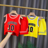 Suvine sportlik komplekt tangidest ja lühikestest pükstest