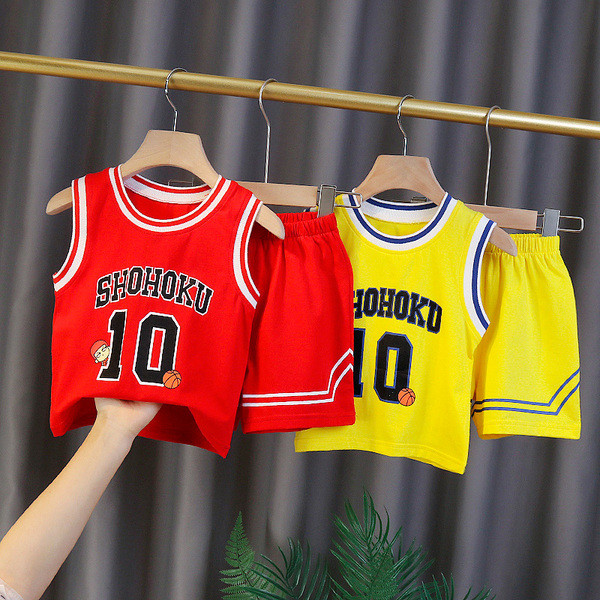 Suvine sportlik komplekt tangidest ja lühikestest pükstest