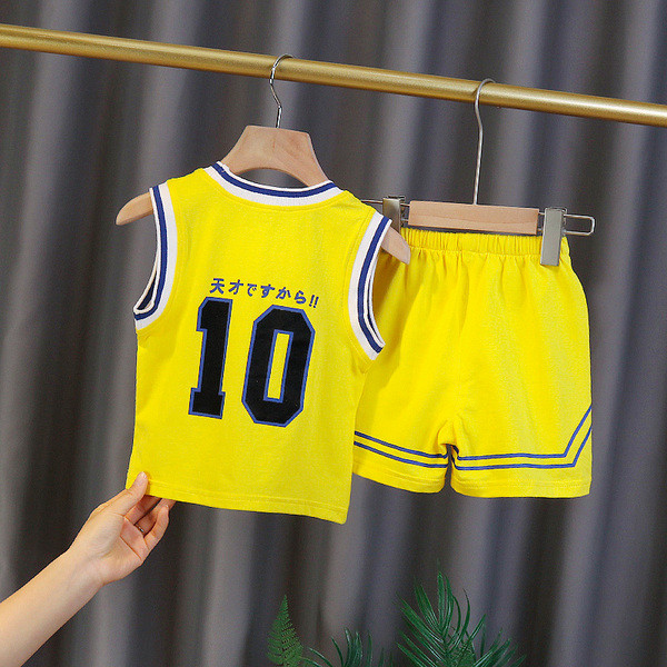 Suvine sportlik komplekt tangidest ja lühikestest pükstest