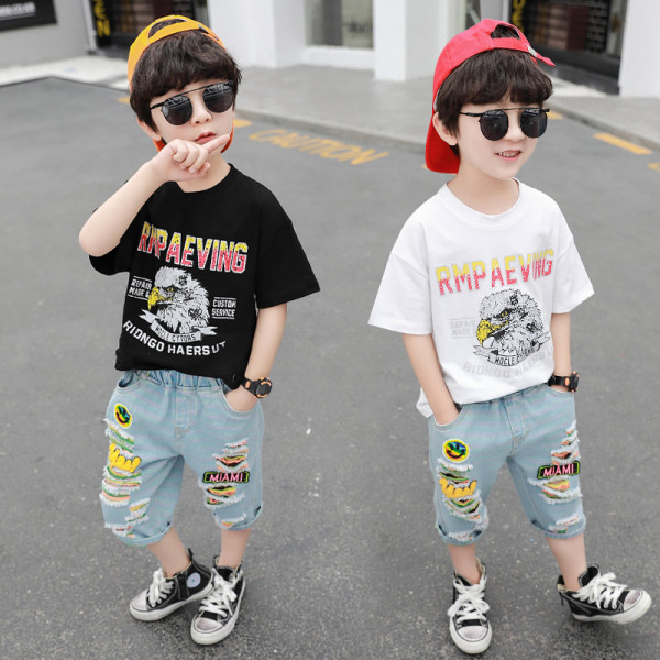 Gyerek szett pólóból és 3/4-es farmerből, szakadt motívumokkal