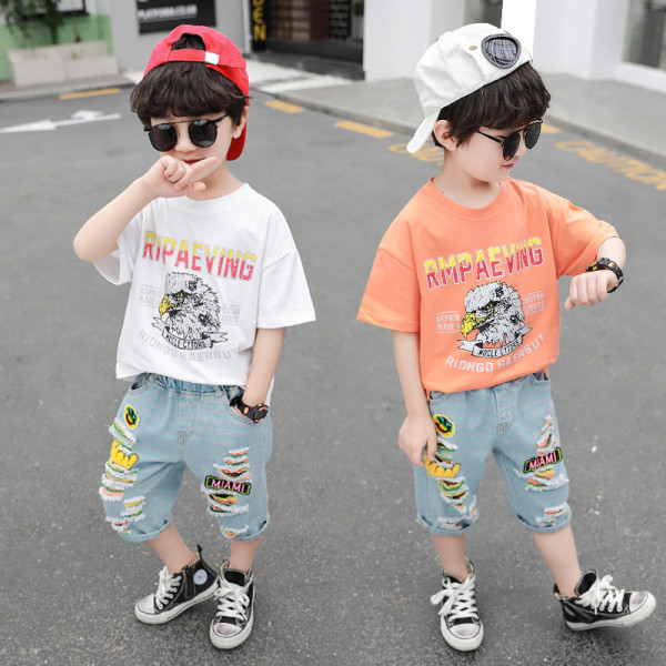 Gyerek szett pólóból és 3/4-es farmerből, szakadt motívumokkal