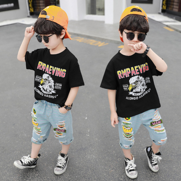 Gyerek szett pólóból és 3/4-es farmerből, szakadt motívumokkal