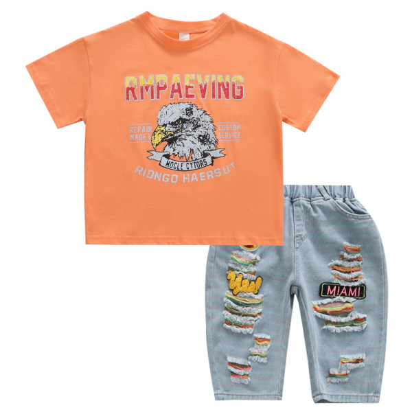 Gyerek szett pólóból és 3/4-es farmerből, szakadt motívumokkal