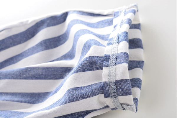 Gyerekkészlet fiúknak kétrészes csíkos rövidnadrág + blúz