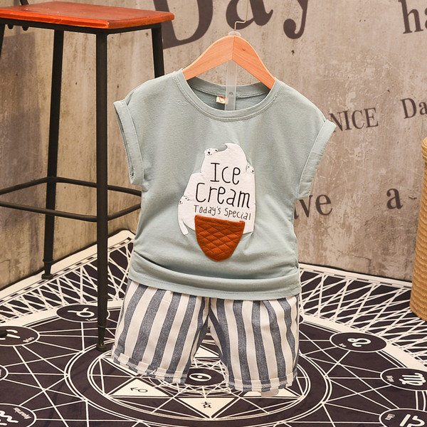 Gyerekkészlet fiúknak kétrészes csíkos rövidnadrág + blúz