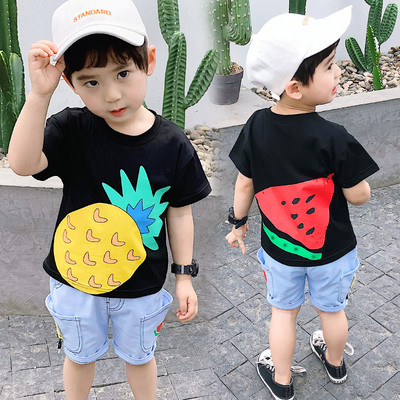 Μοντέρνο σετ μπλούζα και κοντό τζιν για αγόρια