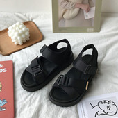 Naiste lahtised musta värvi sandaalid