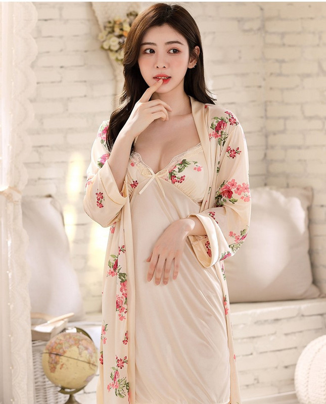 Καλοκαιρινό γυναικείο νυχτικό με ντεκολτέ και φλοράλ τύπωμα