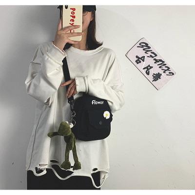 Női mindennapi kistáska színes hímzéssel - két modell