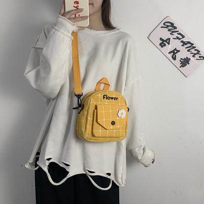 Női mindennapi kistáska színes hímzéssel - két modell