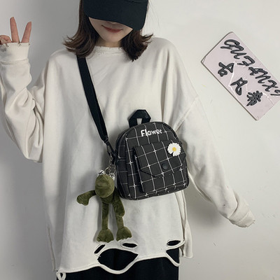 Női mindennapi kistáska színes hímzéssel - két modell