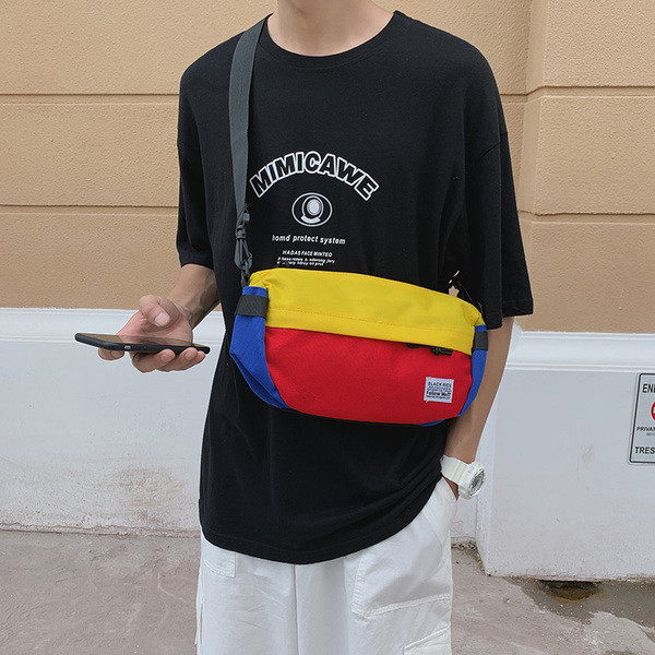 Igapäevane meeste embleemiga õlakott