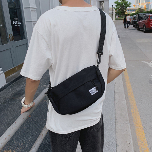 Igapäevane meeste embleemiga õlakott