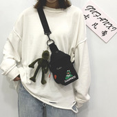 Női sport-alkalmi táska színes felirattal és rátéttel