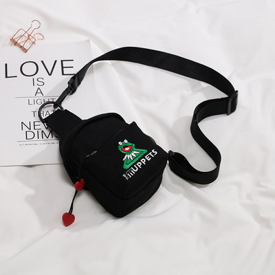 Női sport-alkalmi táska színes felirattal és rátéttel