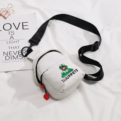 Női sport-alkalmi táska színes felirattal és rátéttel