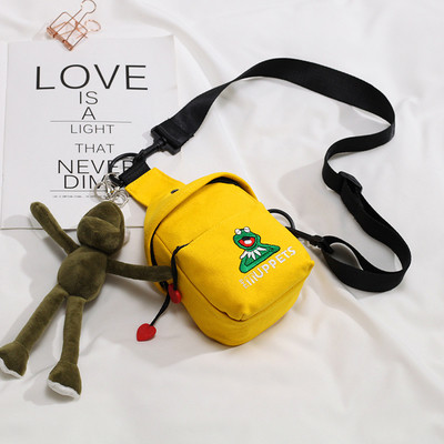 Női sport-alkalmi táska színes felirattal és rátéttel