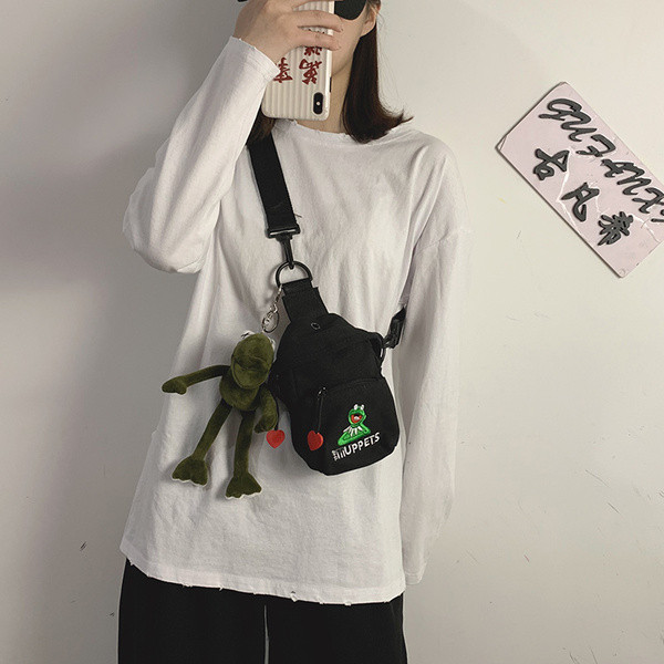 Női sport-alkalmi táska színes felirattal és rátéttel