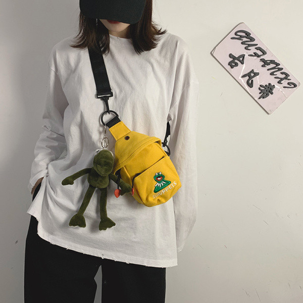 Női sport-alkalmi táska színes felirattal és rátéttel