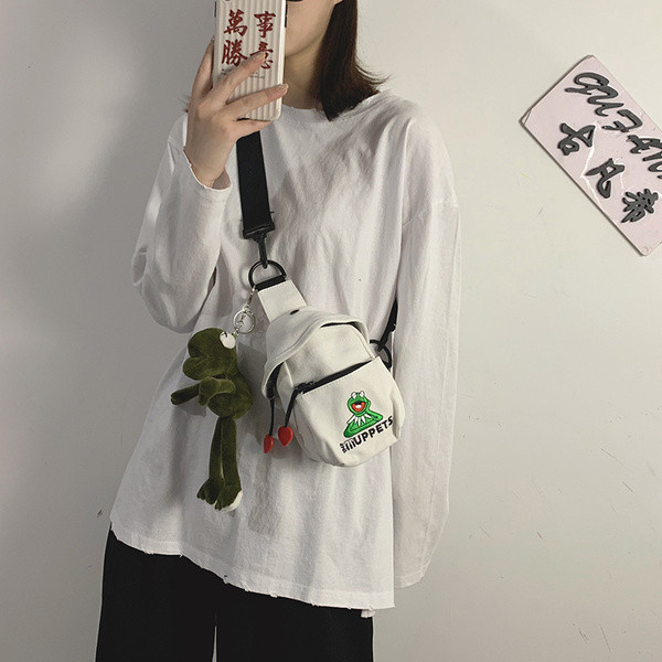 Női sport-alkalmi táska színes felirattal és rátéttel