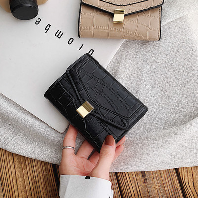 Mazs sieviešu maciņš no eko ādas ar metāla aizdari