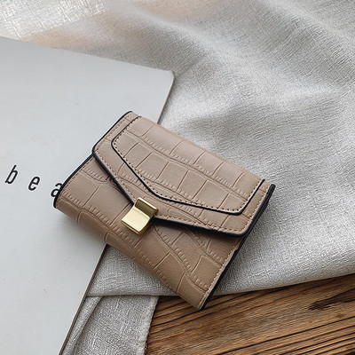 Mazs sieviešu maciņš no eko ādas ar metāla aizdari