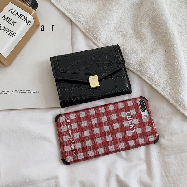 Mazs sieviešu maciņš no eko ādas ar metāla aizdari