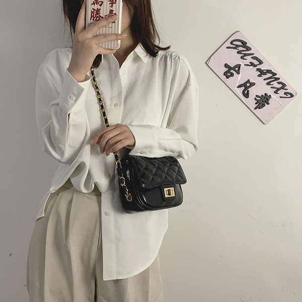 Stílusos női kistáska eco bőrből, hosszú füllel