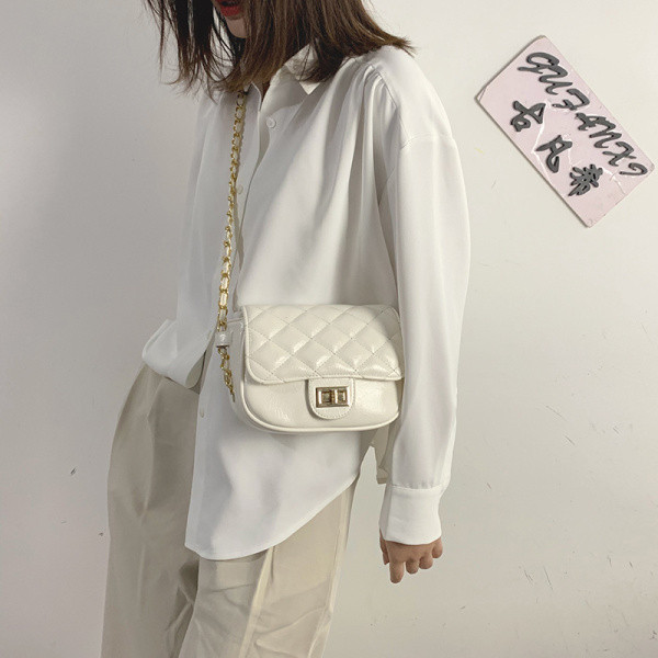 Stílusos női kistáska eco bőrből, hosszú füllel