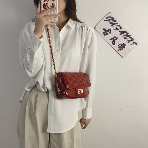 Stílusos női kistáska eco bőrből, hosszú füllel