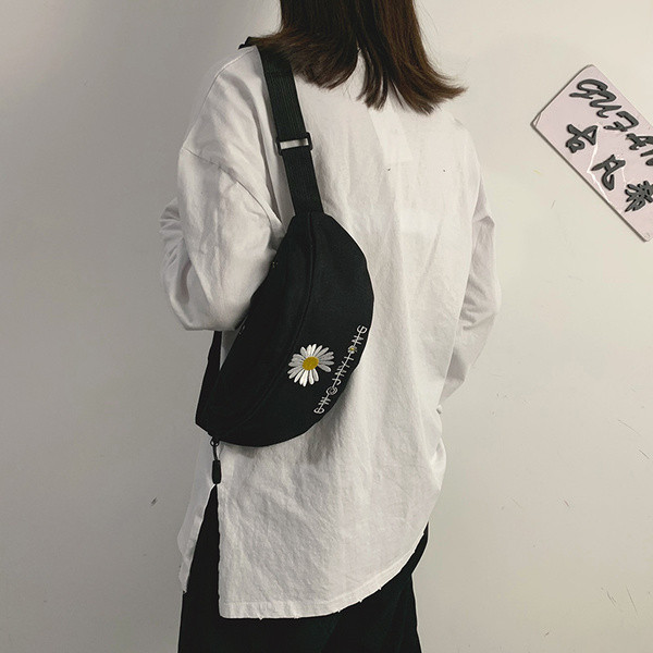 Sport-alkalmi női táska derékra, színes hímzéssel