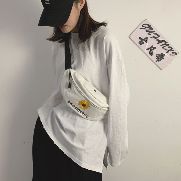 Sport-alkalmi női táska derékra, színes hímzéssel