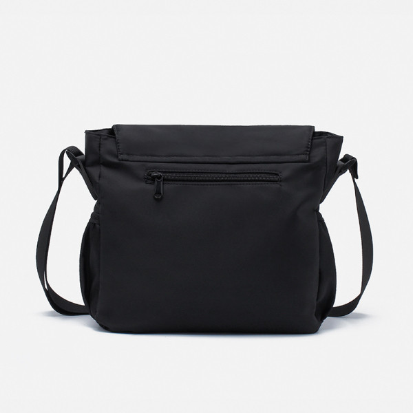 Mindennapi férfi táska felirattal, hosszú füllel