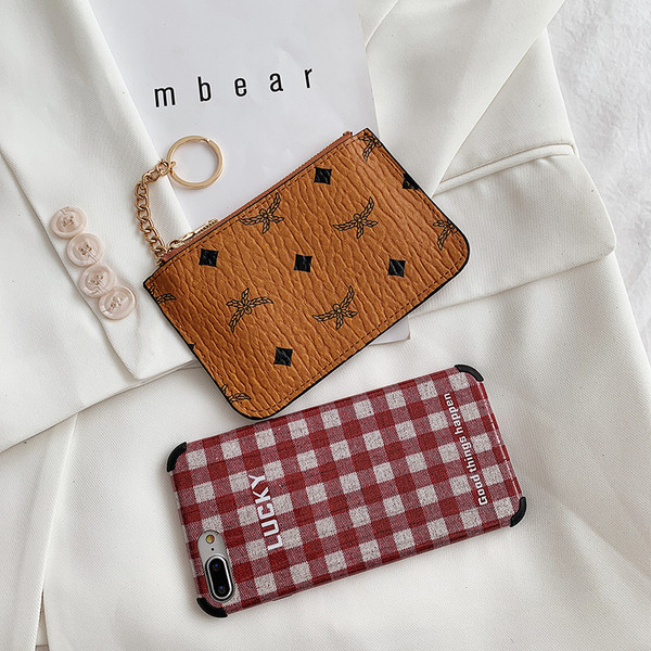 Eko bőrből készült vékony női pénztárca fém lánccal és applikációkkal