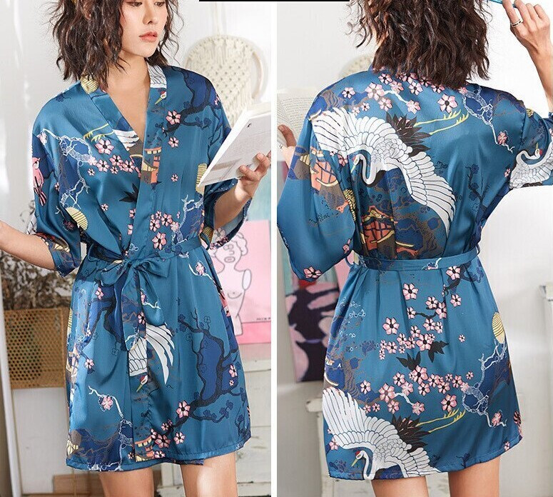 Kevad-suvine värvilise trükiga naiste hommikumantel