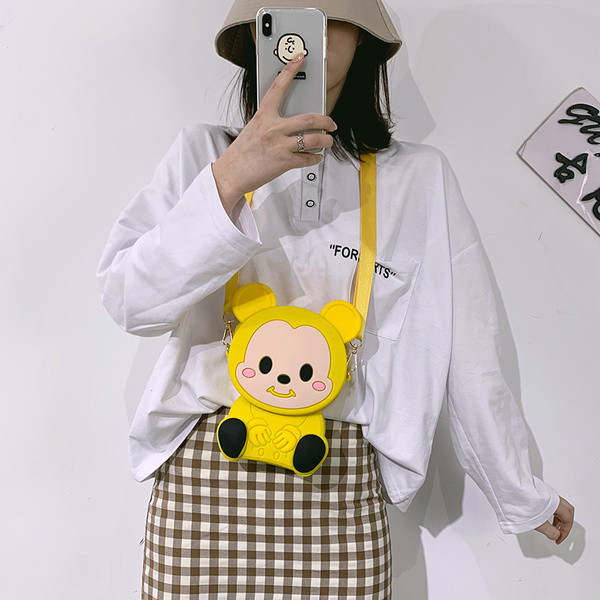 Női táska 3D elemmel és hosszú füllel