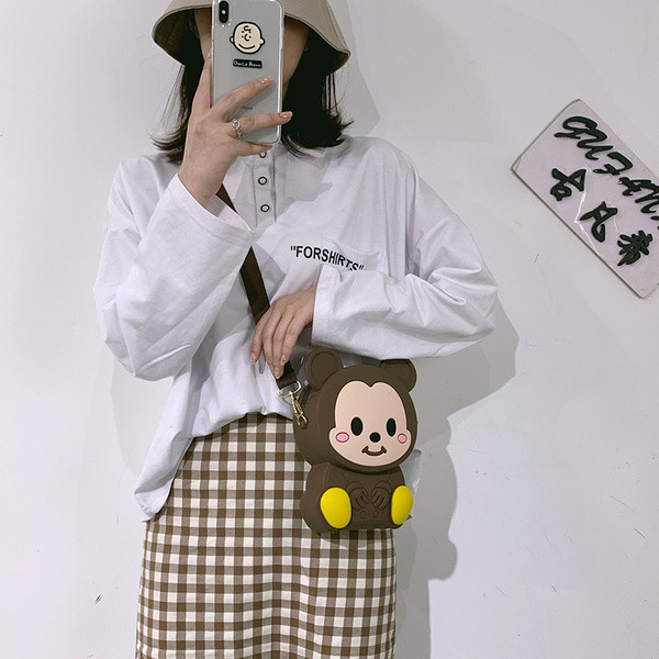 Női táska 3D elemmel és hosszú füllel