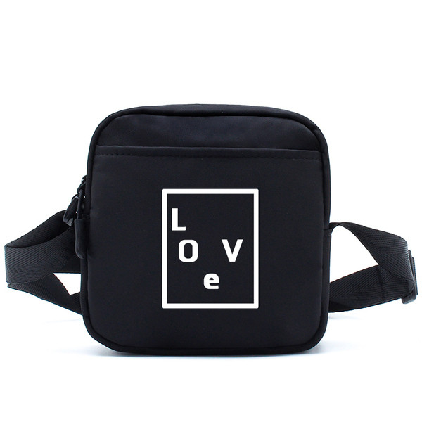 Neliela vīriešu somiņa ar uzrakstu un garu rokturi